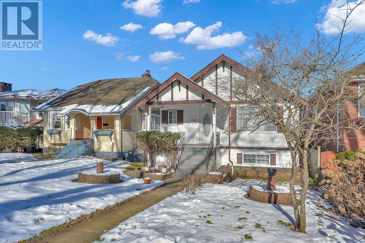 Listing Picture 2 of 37 : 2735 ETON STREET, Vancouver / 溫哥華 - 魯藝地產 Yvonne Lu Group - MLS Medallion Club Member