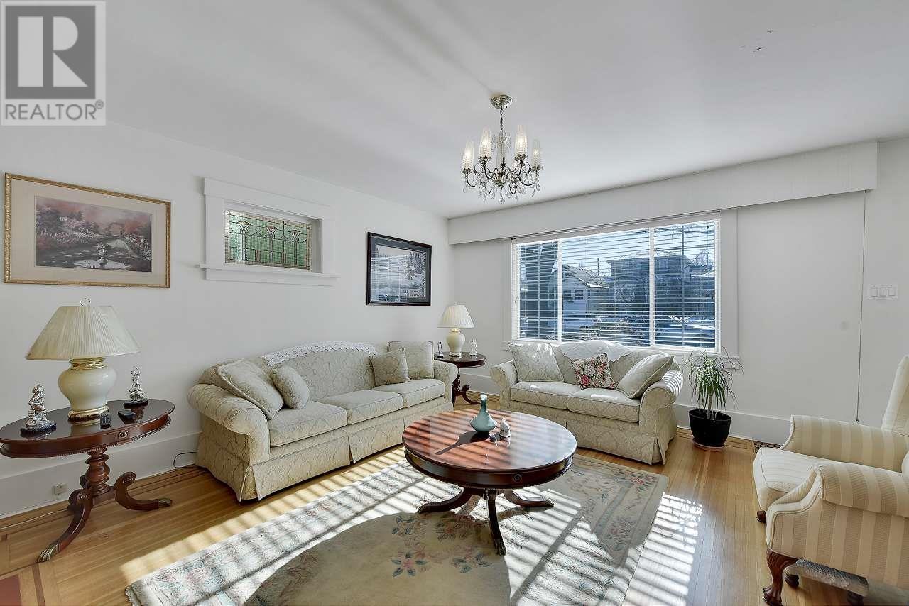 Listing Picture 5 of 37 : 2735 ETON STREET, Vancouver / 溫哥華 - 魯藝地產 Yvonne Lu Group - MLS Medallion Club Member