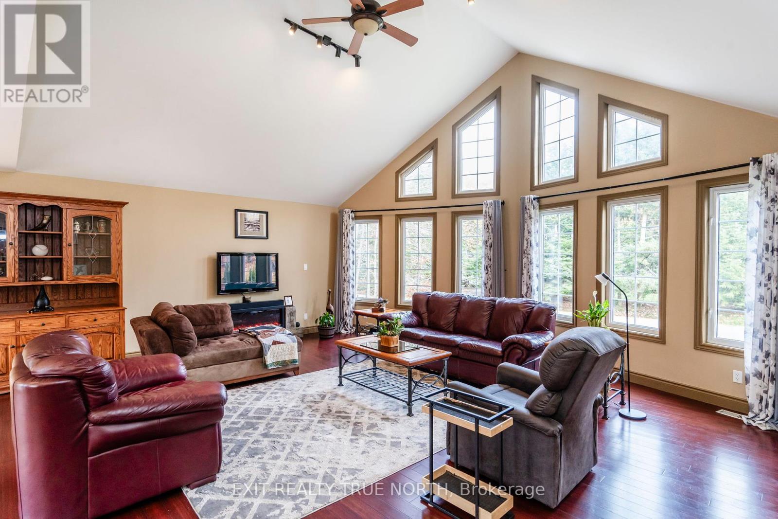 Property at 24 WAKUNDA CRESCENT image 3