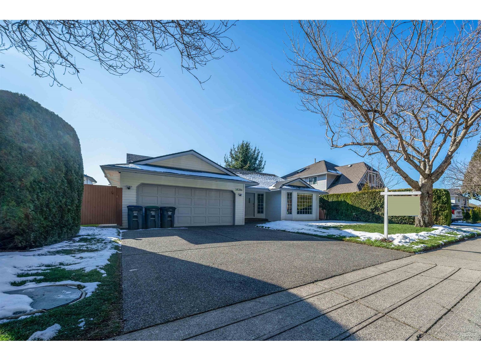 Property at 14286 20 AVENUE image 1