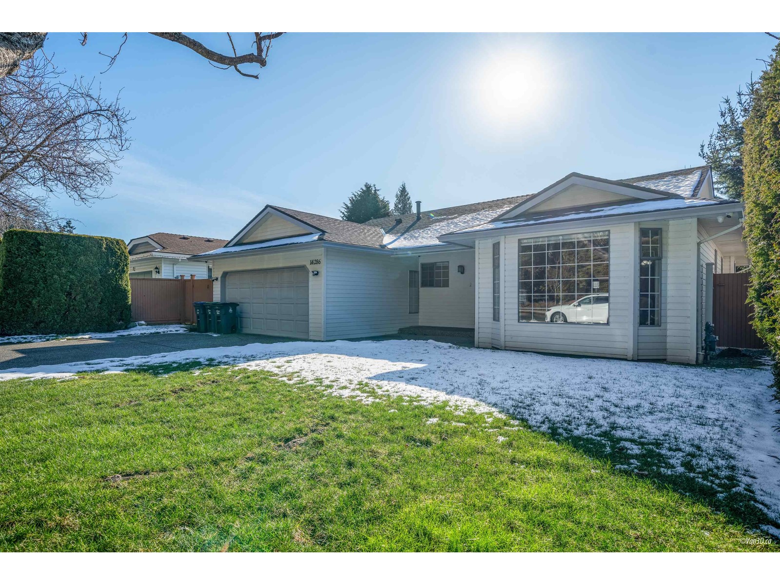 Property at 14286 20 AVENUE image 3