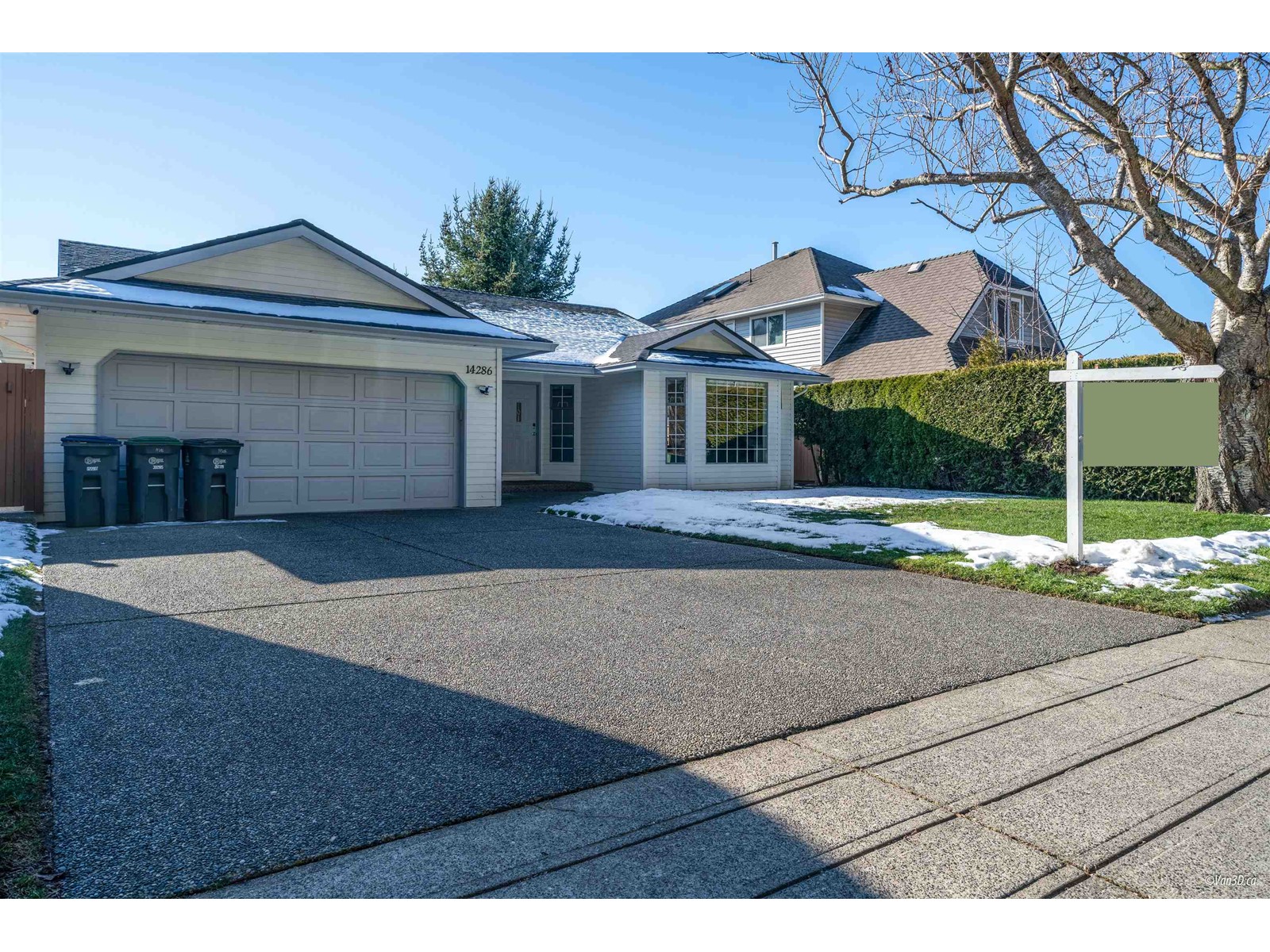 Property at 14286 20 AVENUE image 2