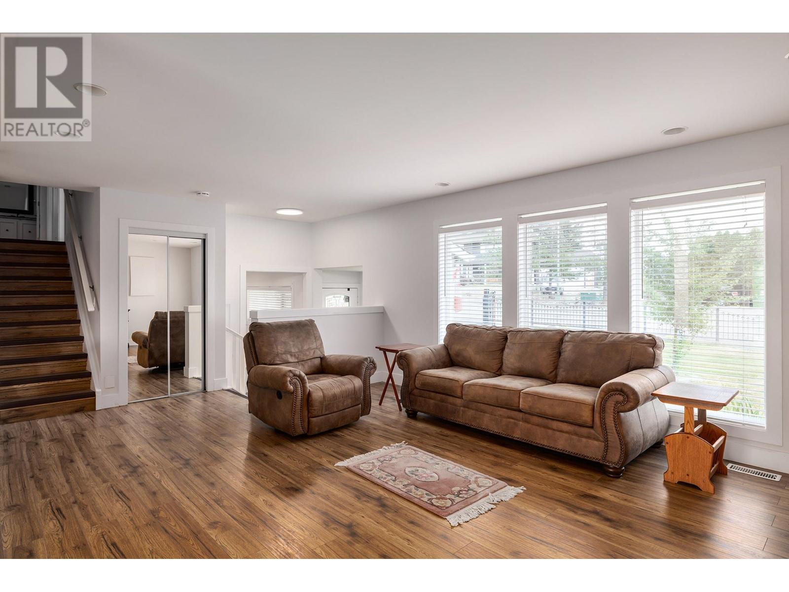 Property at 2571 Pineridge Place image 2