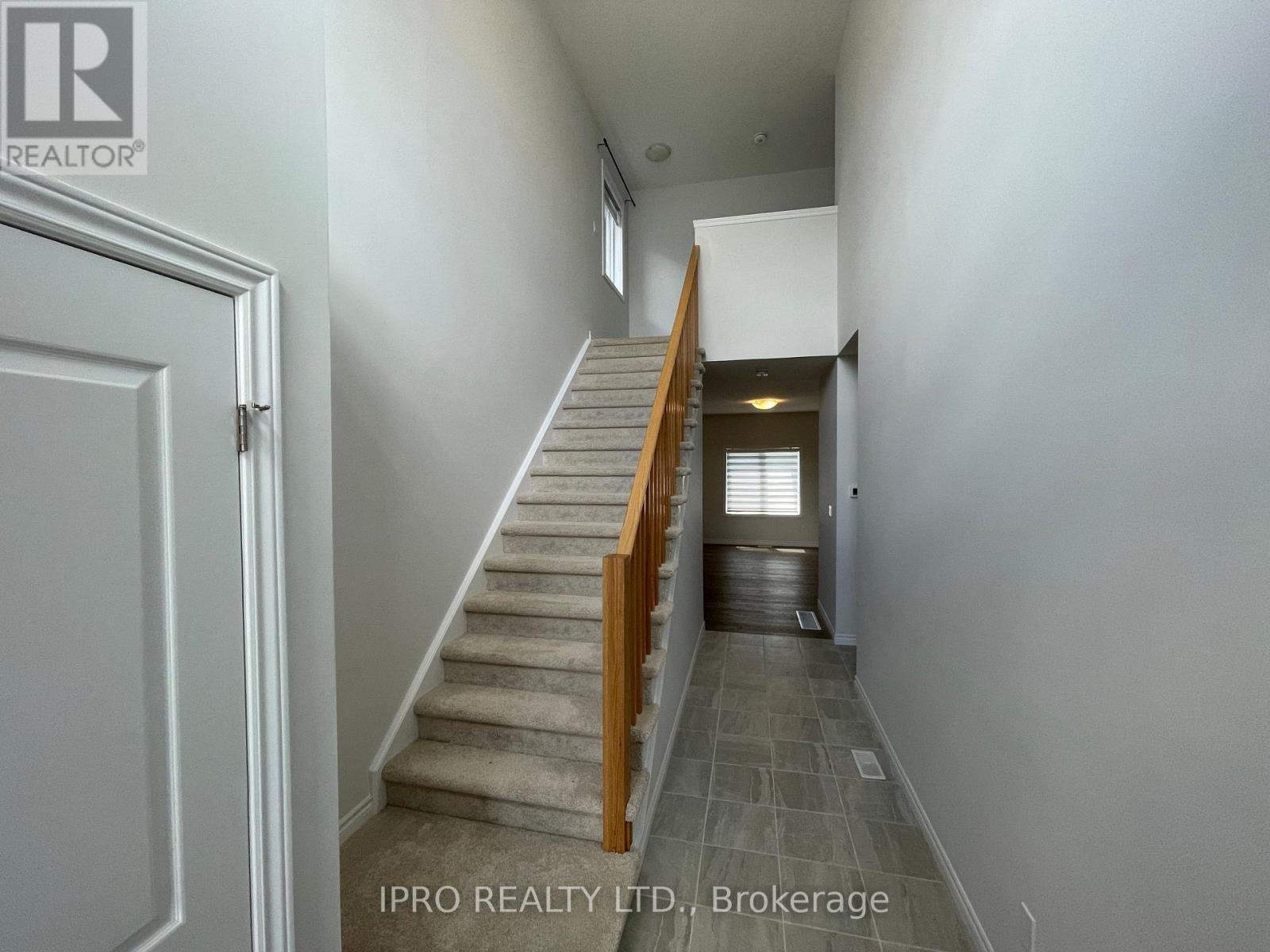 Property at 516 DOONWOODS CRESCENT W image 4