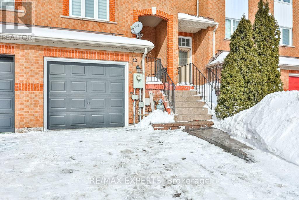 42 Lucena Crescent, Vaughan (Maple), Ontario  L6A 2W6 - Photo 2 - N11980668