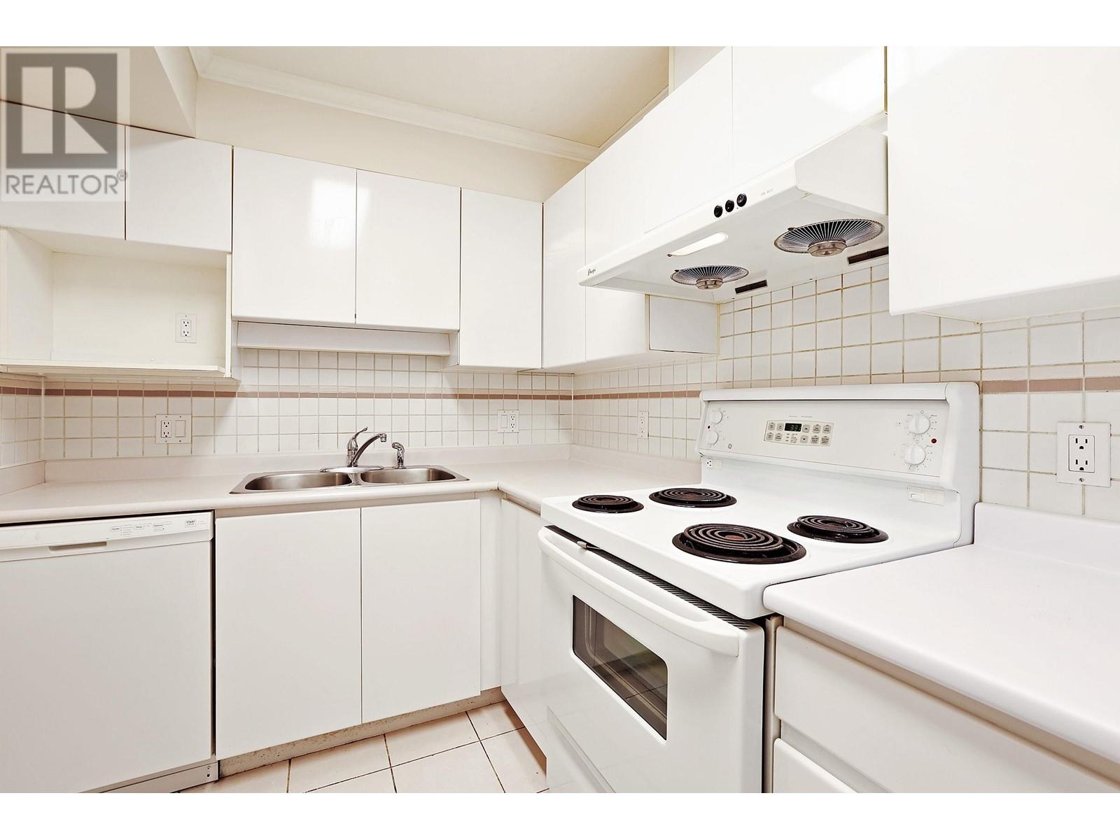 Listing Picture 11 of 26 : 303 5833 WILSON AVENUE, Burnaby / 本拿比 - 魯藝地產 Yvonne Lu Group - MLS Medallion Club Member