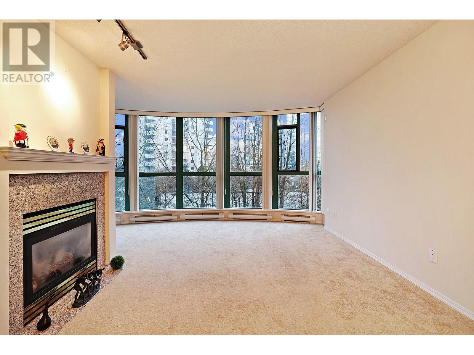 Listing Picture 3 of 26 : 303 5833 WILSON AVENUE, Burnaby / 本拿比 - 魯藝地產 Yvonne Lu Group - MLS Medallion Club Member