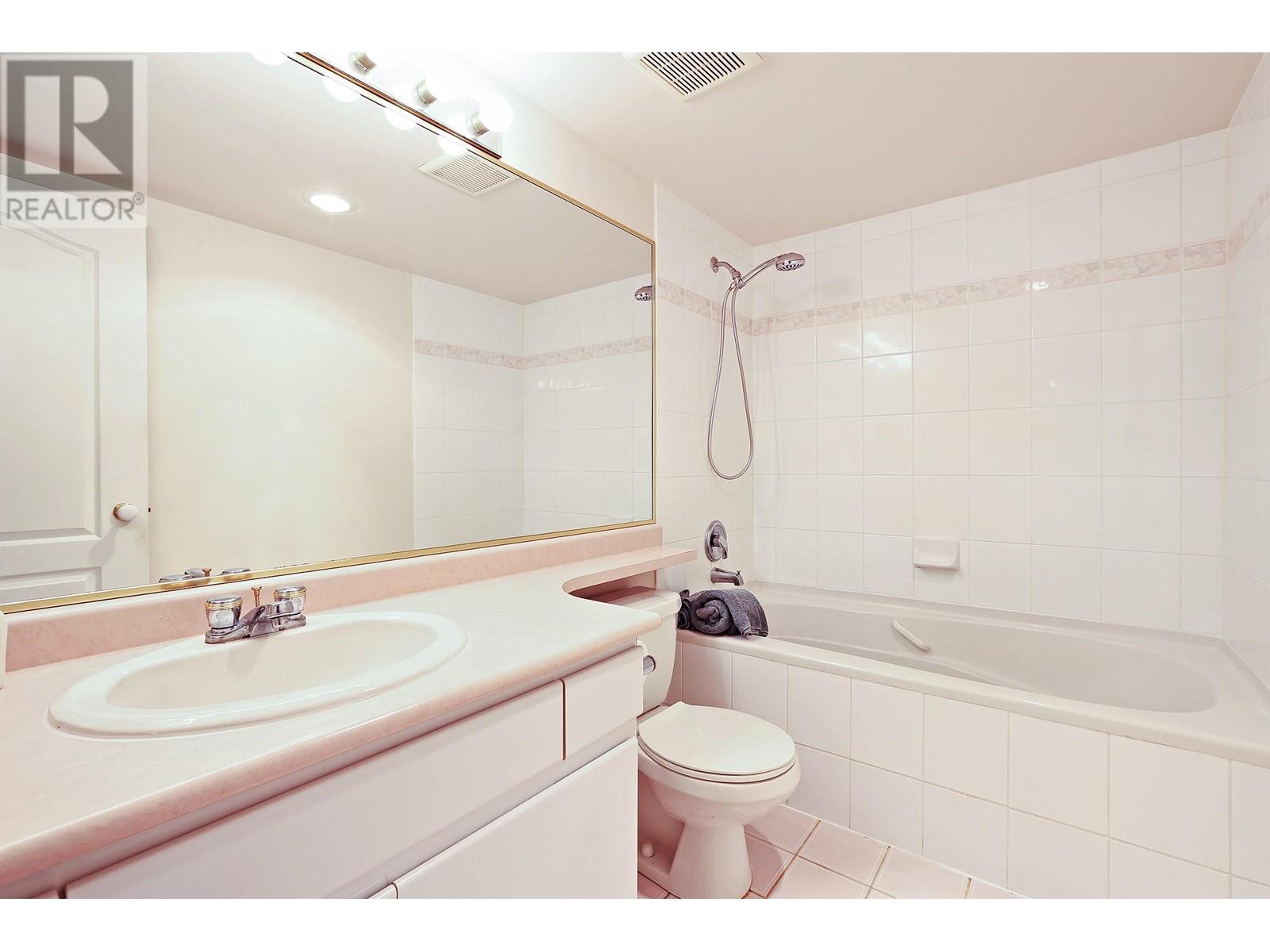 Listing Picture 16 of 26 : 303 5833 WILSON AVENUE, Burnaby / 本拿比 - 魯藝地產 Yvonne Lu Group - MLS Medallion Club Member