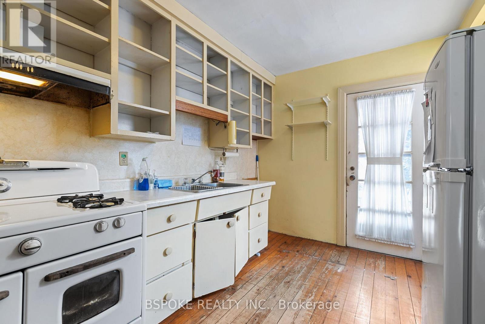 9 Marmaduke Street, Toronto, Ontario  M6R 1T1 - Photo 7 - W11980749