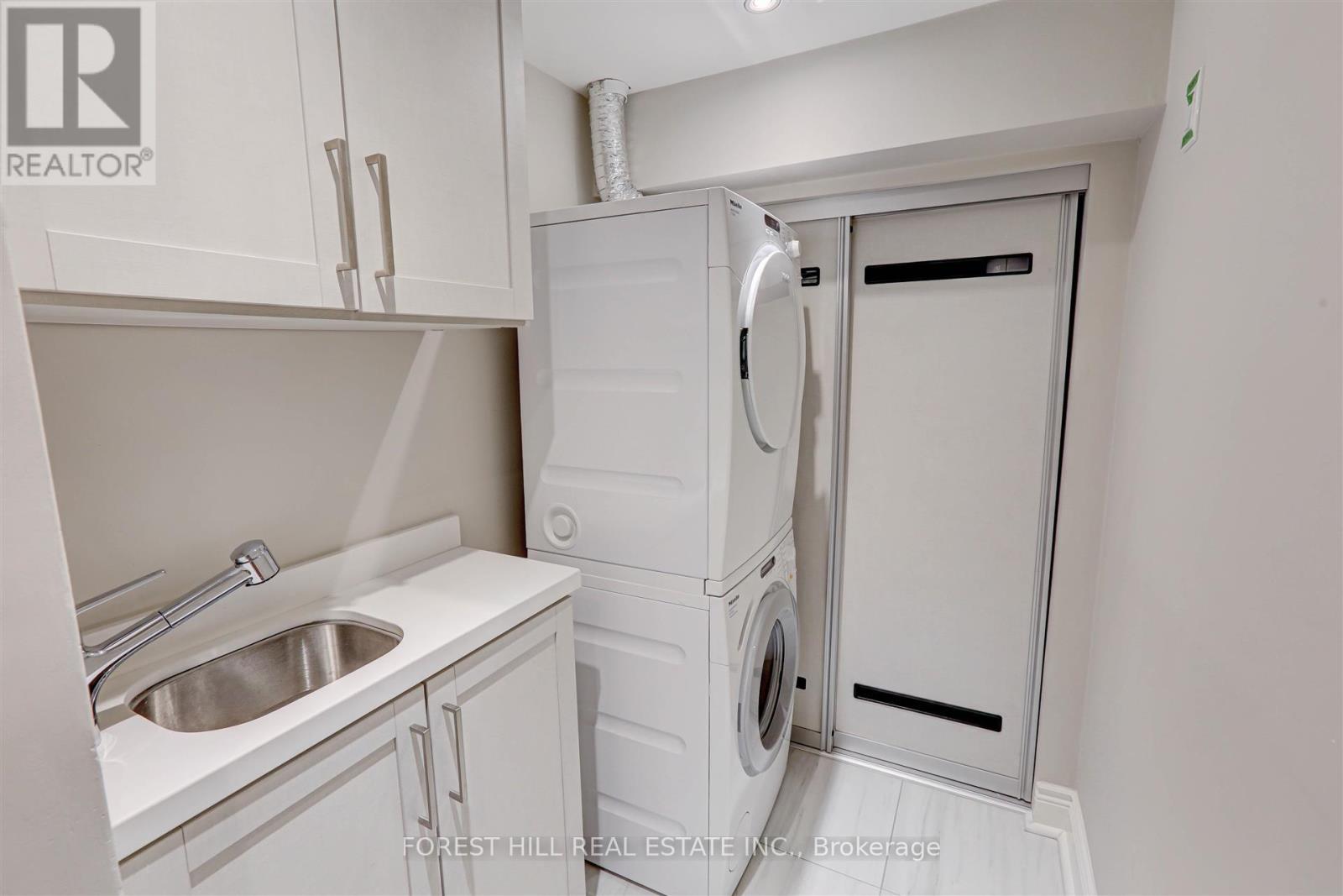 465 SPADINA ROAD Toronto (Forest Hill South), ON M5P 2W5