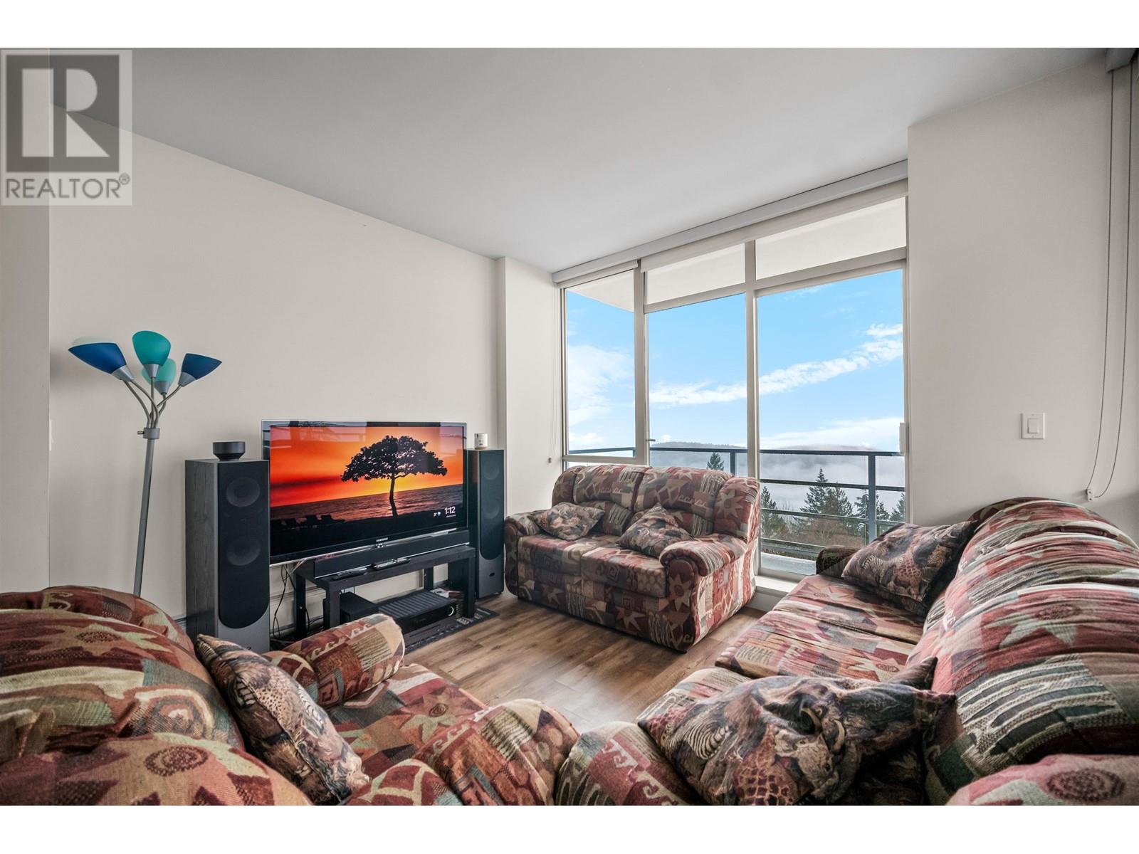 Listing Picture 3 of 8 : 1003 9080 UNIVERSITY CRESCENT, Burnaby / 本拿比 - 魯藝地產 Yvonne Lu Group - MLS Medallion Club Member