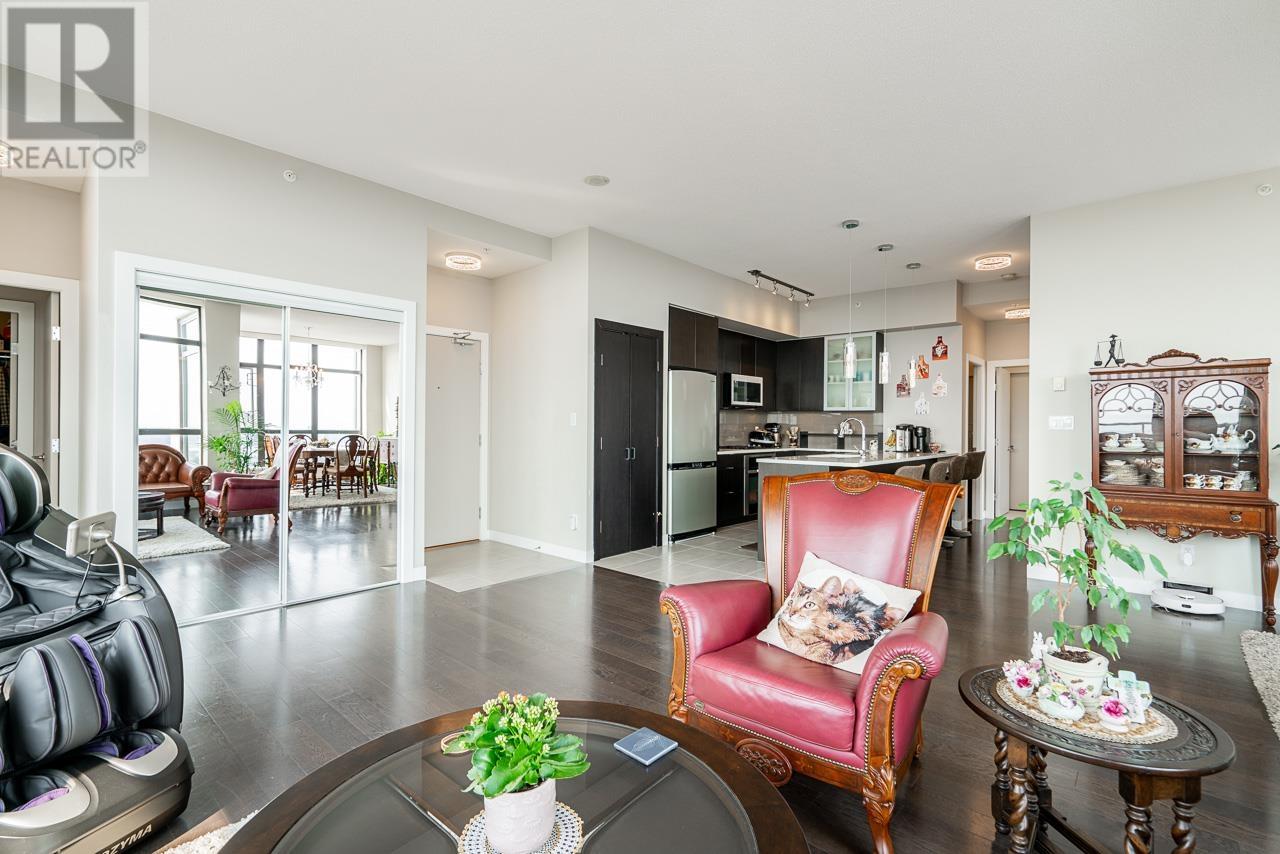 Listing Picture 13 of 37 : PH2 7328 ARCOLA STREET, Burnaby / 本拿比 - 魯藝地產 Yvonne Lu Group - MLS Medallion Club Member