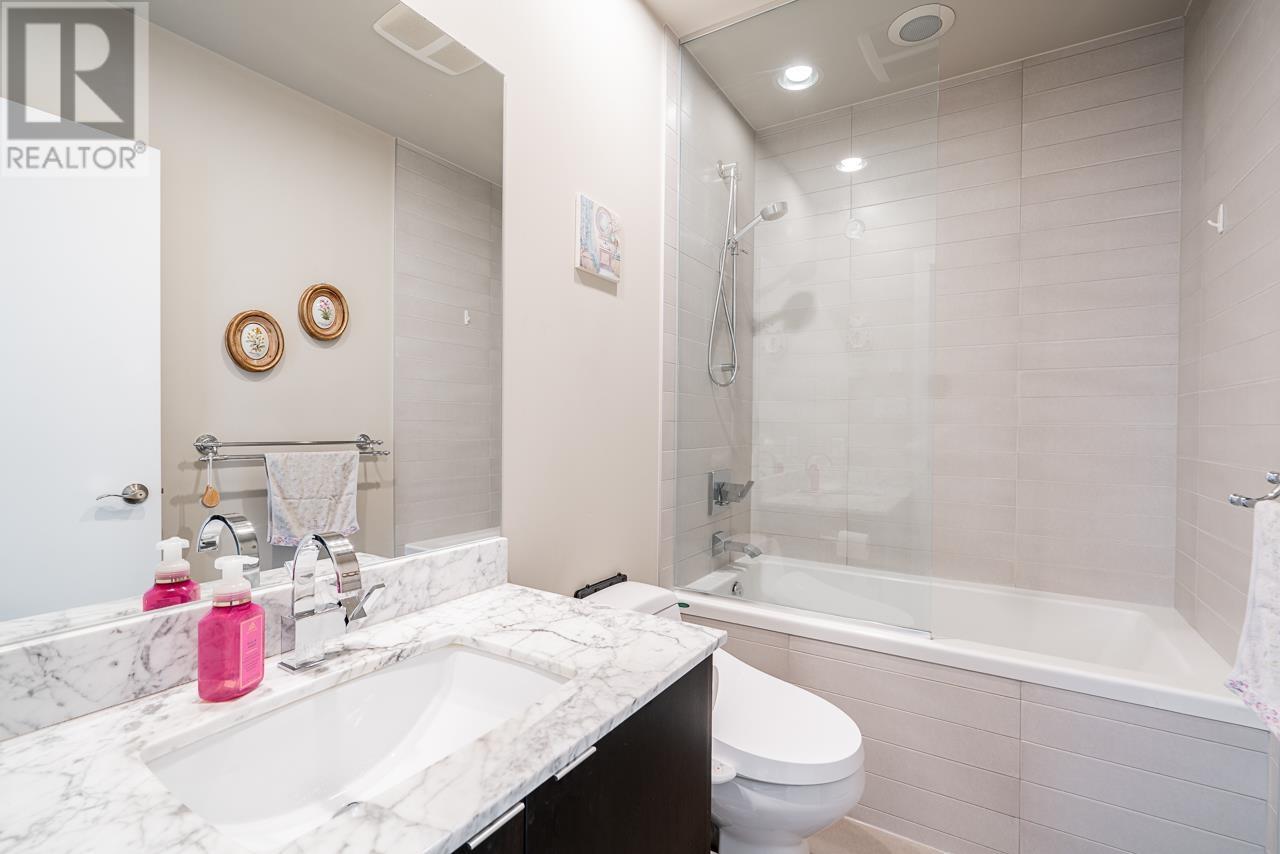Listing Picture 27 of 37 : PH2 7328 ARCOLA STREET, Burnaby / 本拿比 - 魯藝地產 Yvonne Lu Group - MLS Medallion Club Member