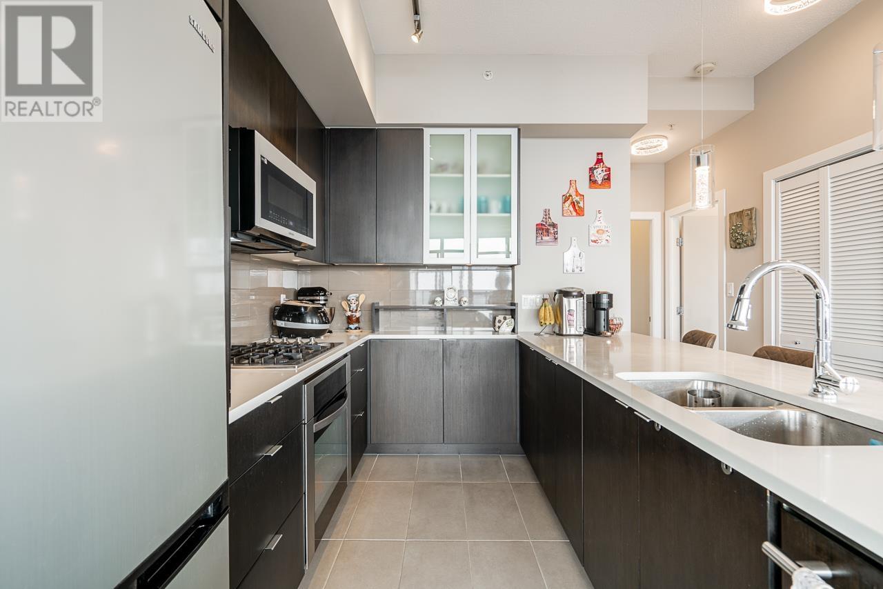 Listing Picture 3 of 37 : PH2 7328 ARCOLA STREET, Burnaby / 本拿比 - 魯藝地產 Yvonne Lu Group - MLS Medallion Club Member