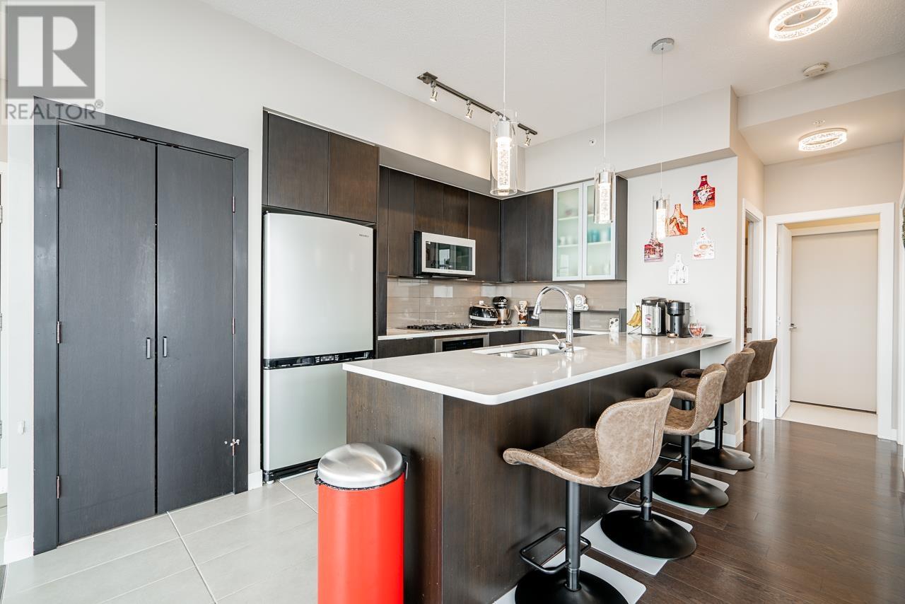Listing Picture 6 of 37 : PH2 7328 ARCOLA STREET, Burnaby / 本拿比 - 魯藝地產 Yvonne Lu Group - MLS Medallion Club Member