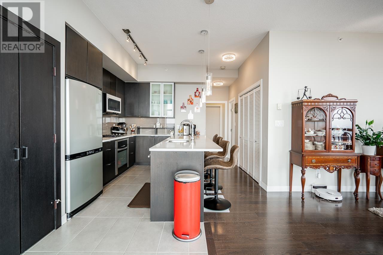 Listing Picture 7 of 37 : PH2 7328 ARCOLA STREET, Burnaby / 本拿比 - 魯藝地產 Yvonne Lu Group - MLS Medallion Club Member