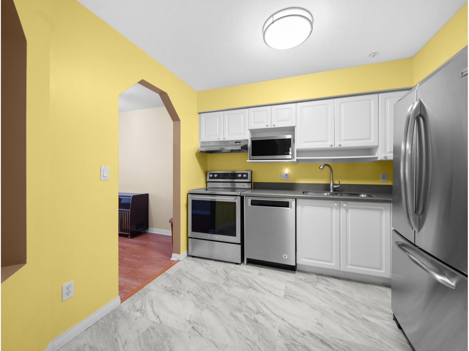 Property at 102 20727 DOUGLAS CRESCENT image 4