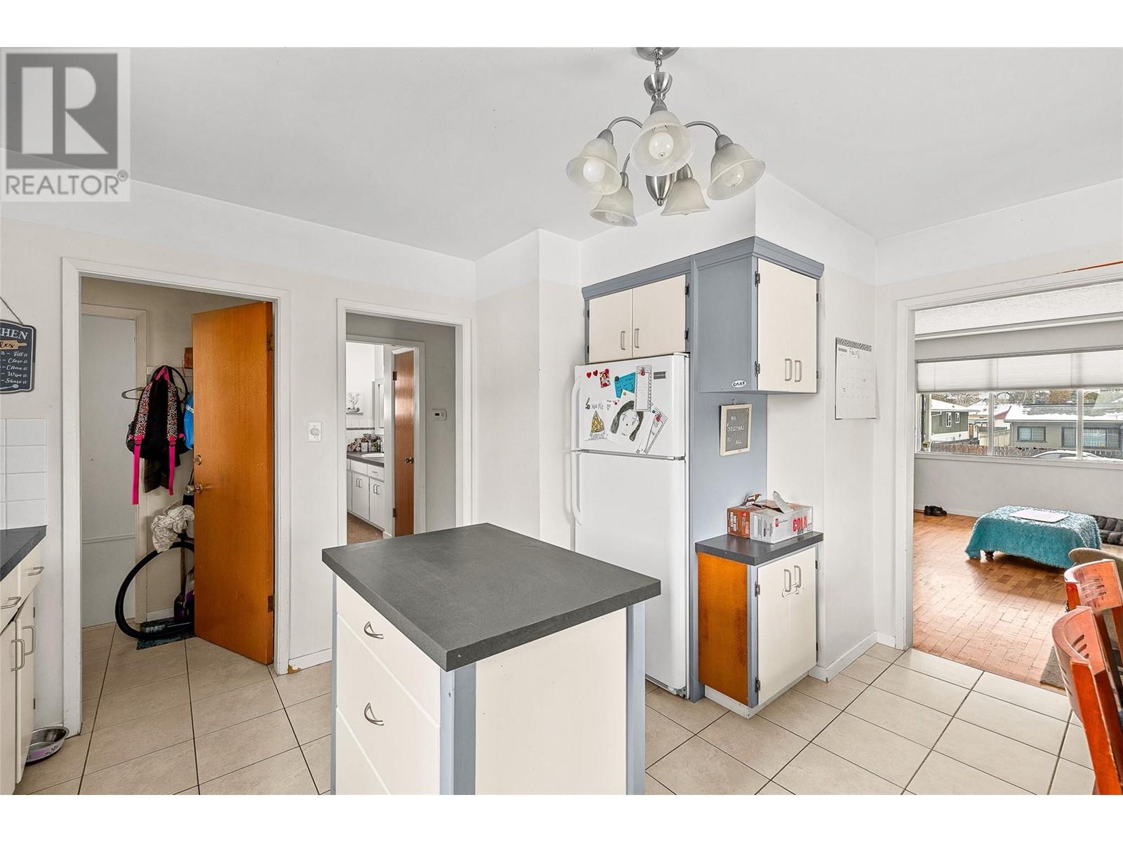 Property at 548/546 Roanoke Avenue image 4