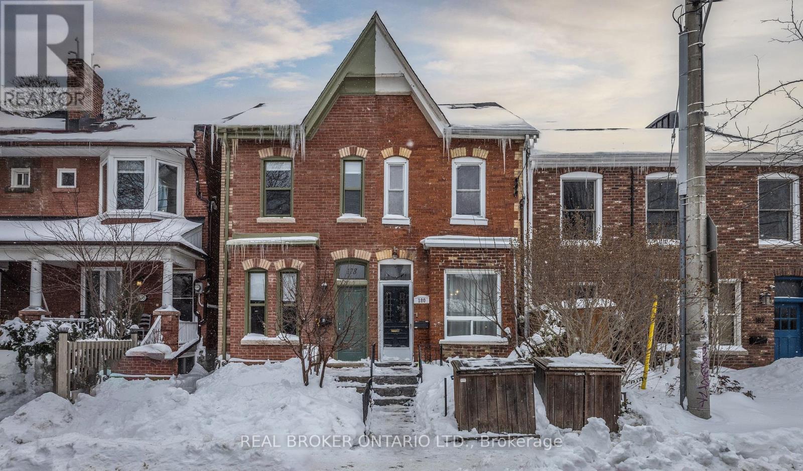 180 LIPPINCOTT STREET, Toronto, Ontario