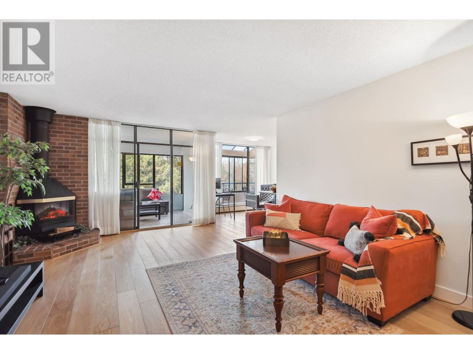 Listing Picture 2 of 28 : 608 2101 MCMULLEN AVENUE, Vancouver / 溫哥華 - 魯藝地產 Yvonne Lu Group - MLS Medallion Club Member