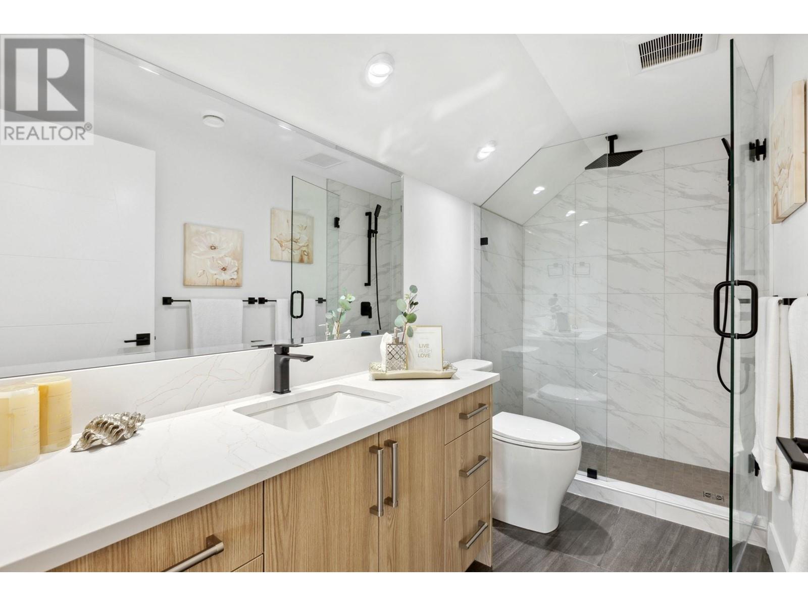 Listing Picture 11 of 20 : 2721 W 7TH AVENUE, Vancouver / 溫哥華 - 魯藝地產 Yvonne Lu Group - MLS Medallion Club Member