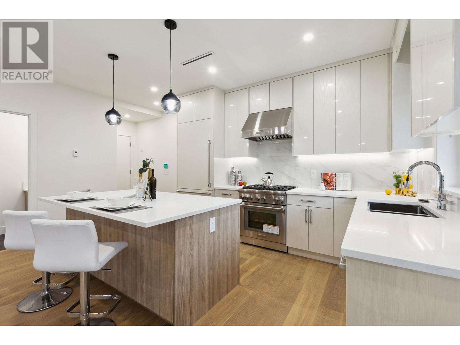 Property at 2727 W 7TH AVENUE image 3