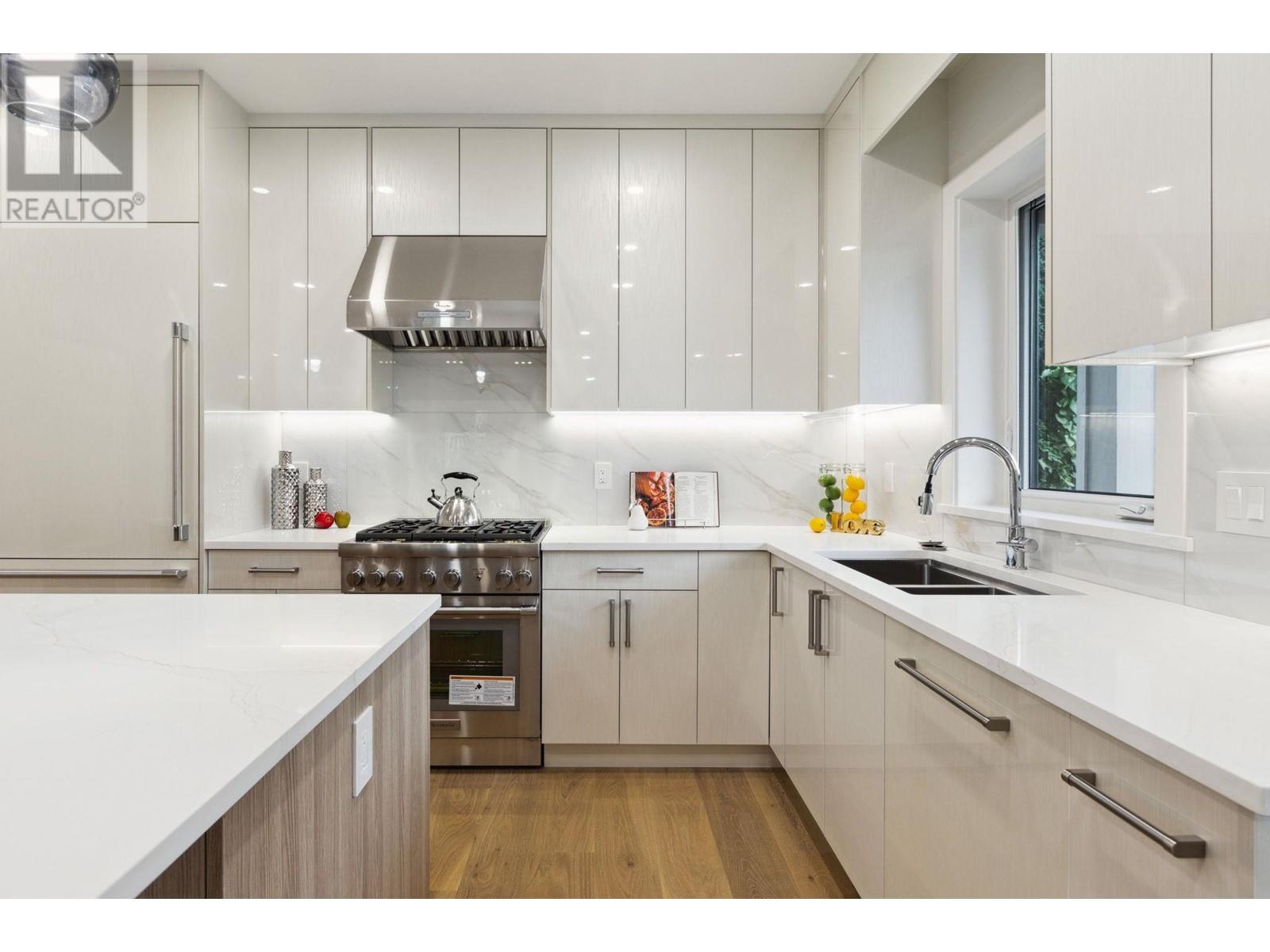Property at 2727 W 7TH AVENUE image 4
