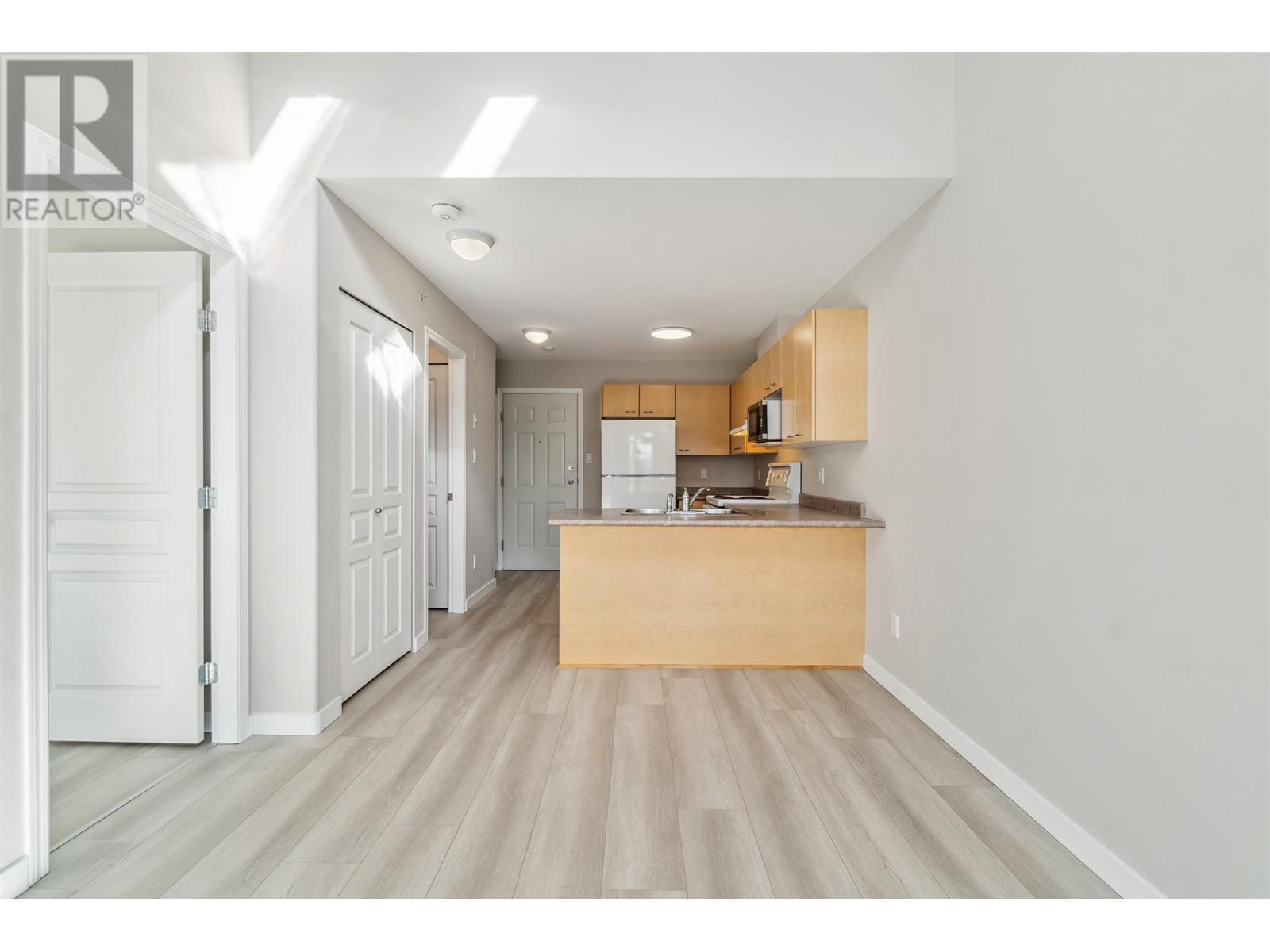 402 3939 E Hastings Street, Burnaby, British Columbia  V5C 2H8 - Photo 10 - R2968908