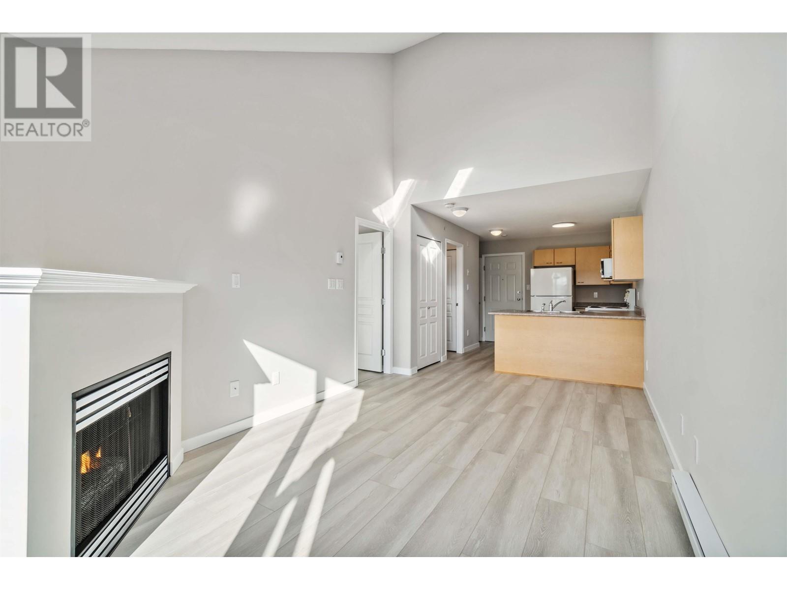 402 3939 E Hastings Street, Burnaby, British Columbia  V5C 2H8 - Photo 6 - R2968908