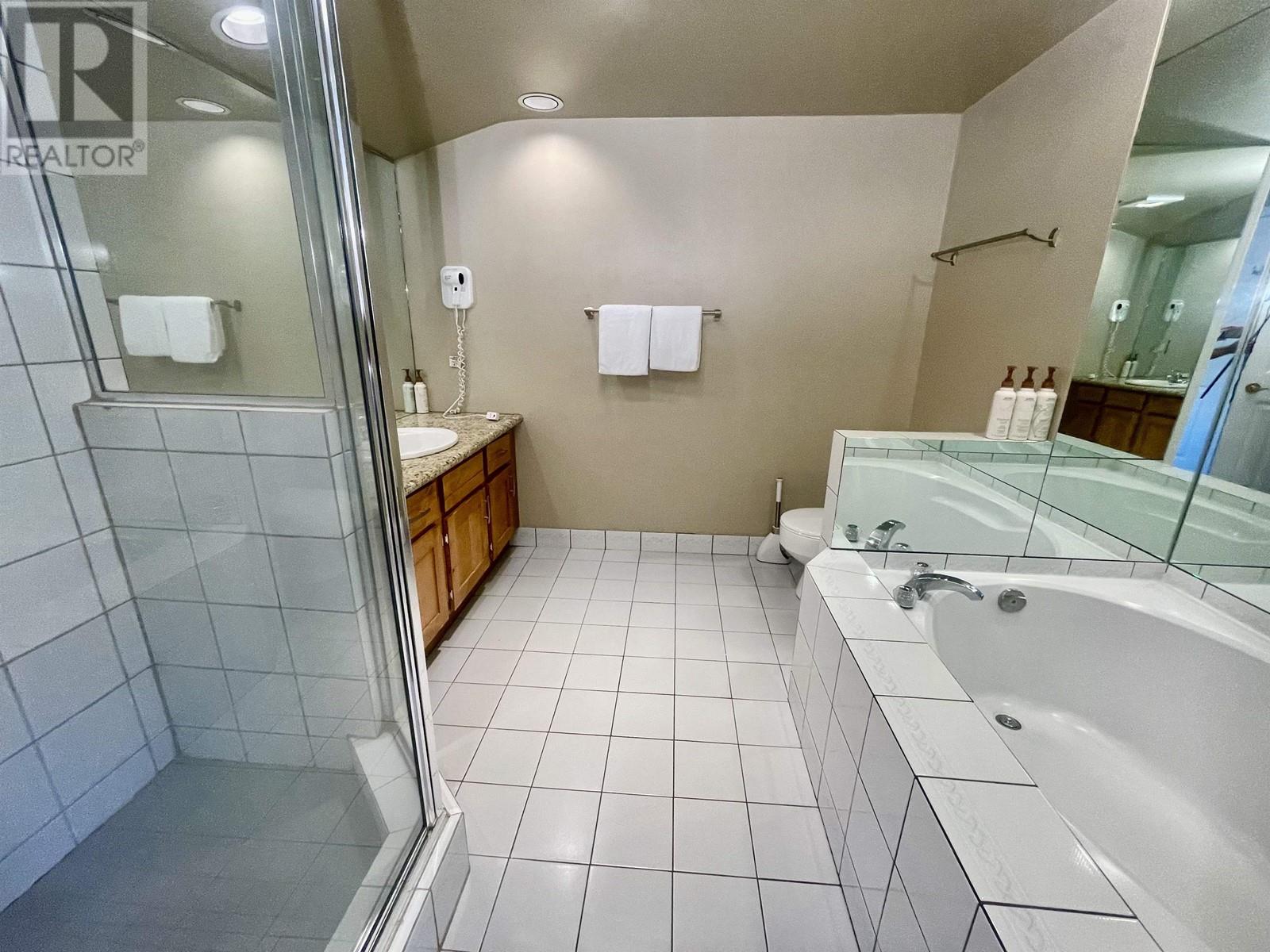 904 Wk 1-4293 Mountain Square, Whistler, British Columbia  V8E 1H9 - Photo 5 - R2968916