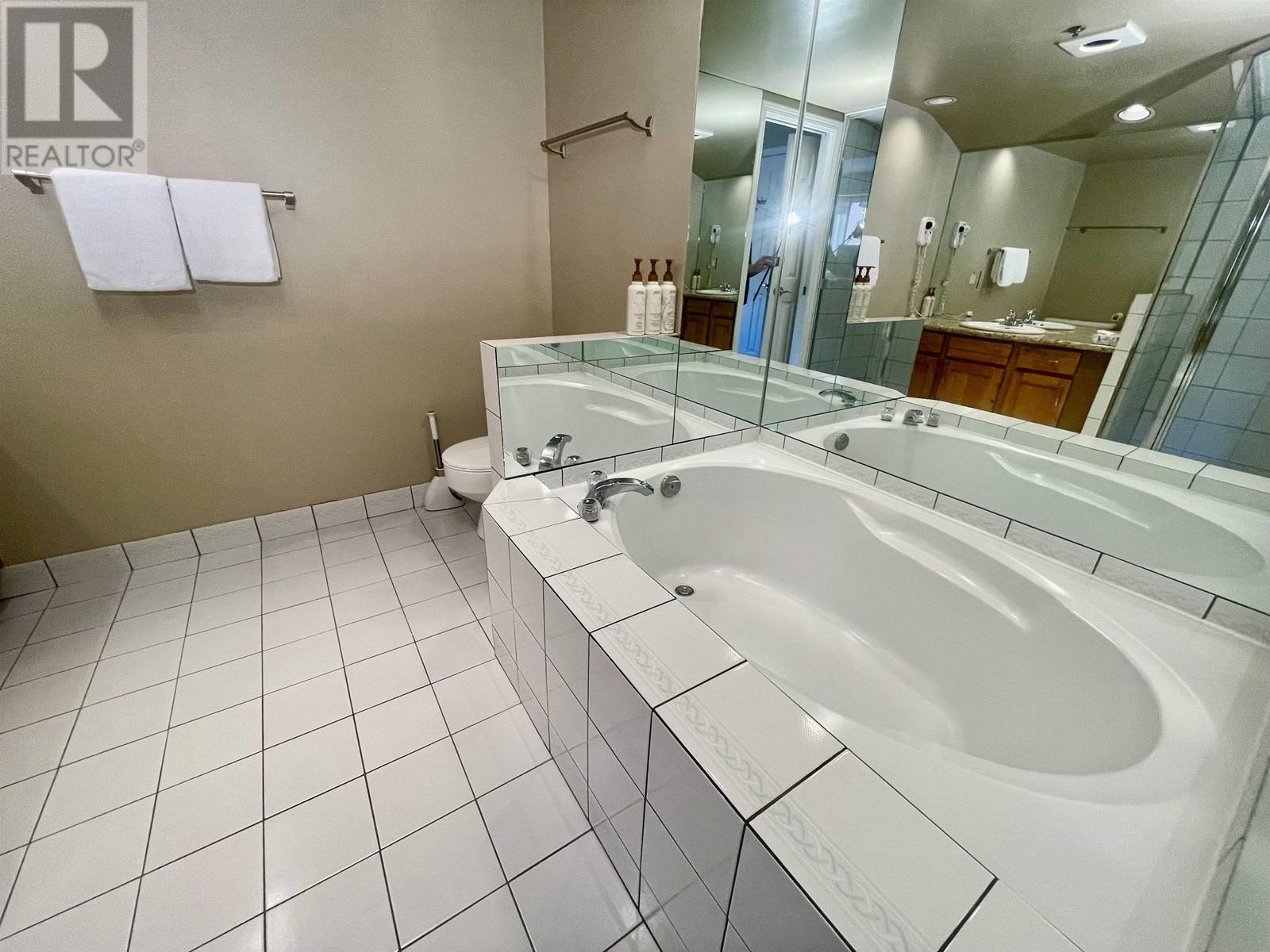 904 Wk 1-4293 Mountain Square, Whistler, British Columbia  V8E 1H9 - Photo 6 - R2968916