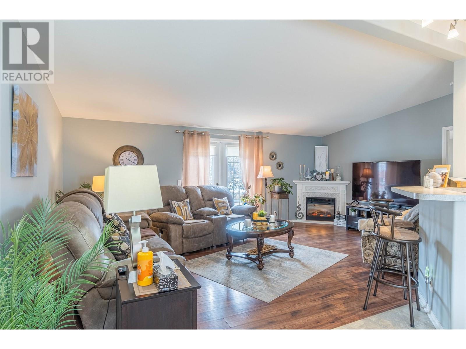 768 Shuswap Road E Unit# 1, Kamloops, British Columbia  V2H 0A4 - Photo 2 - 10335934