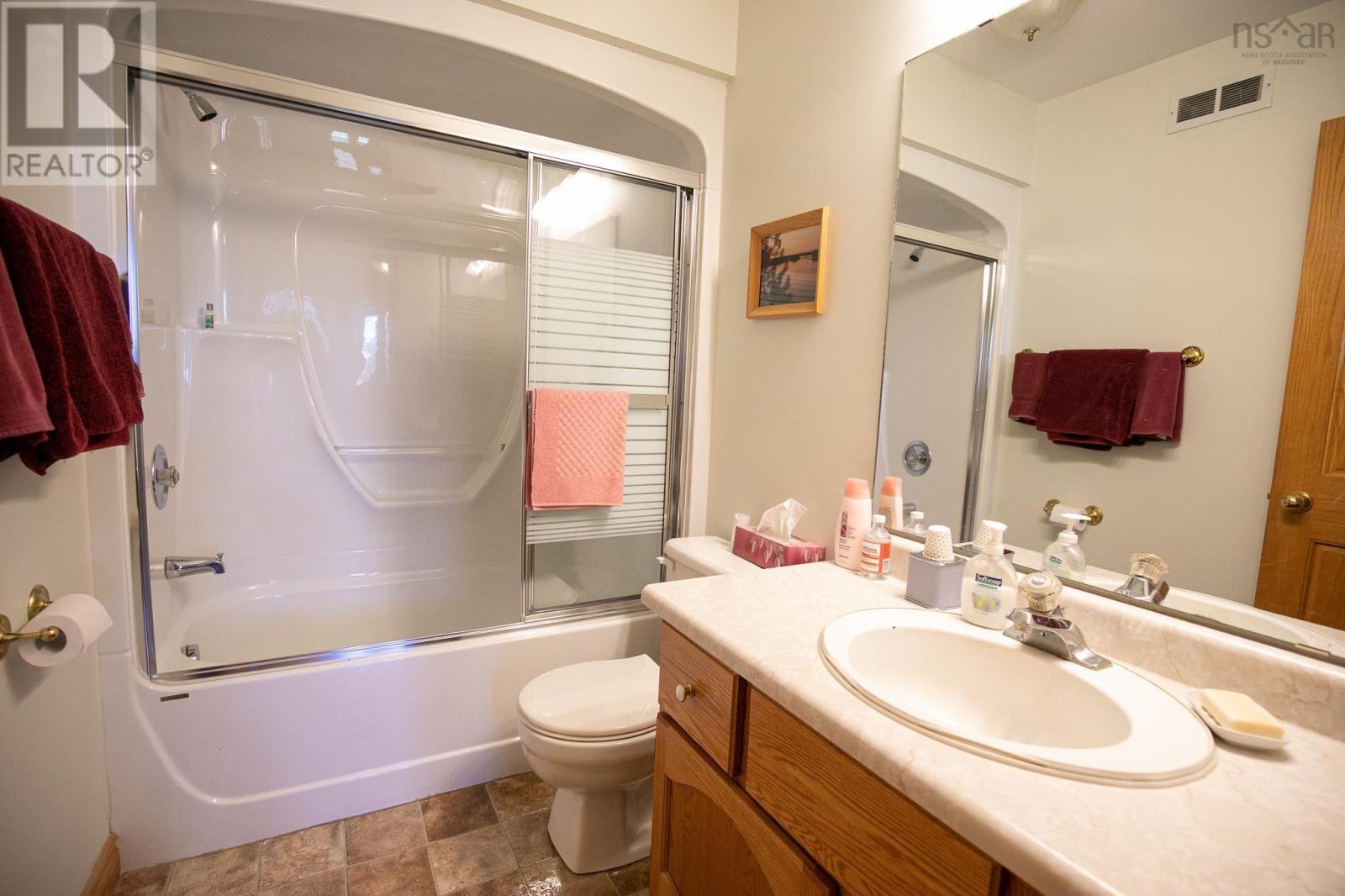 21 Marshview Drive, Amherst, Nova Scotia  B4H 4B3 - Photo 9 - 202503285