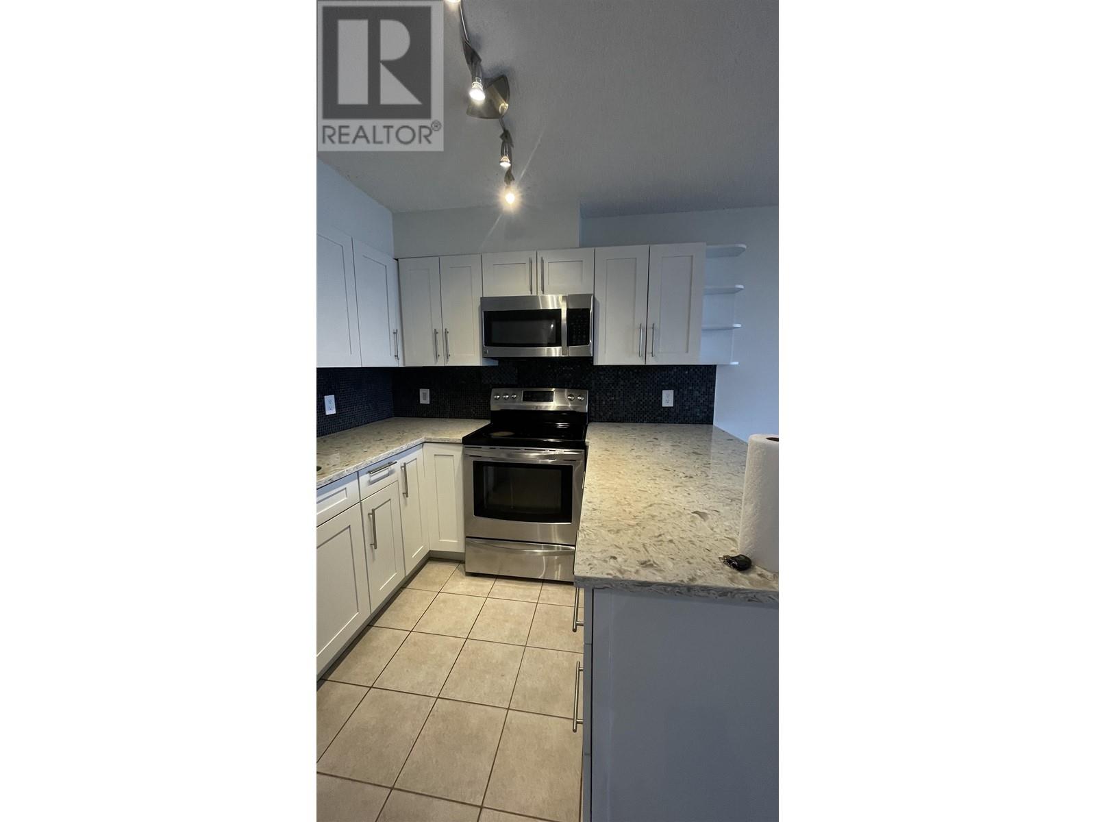 Listing Picture 14 of 36 : 1301 3970 CARRIGAN COURT, Burnaby / 本拿比 - 魯藝地產 Yvonne Lu Group - MLS Medallion Club Member