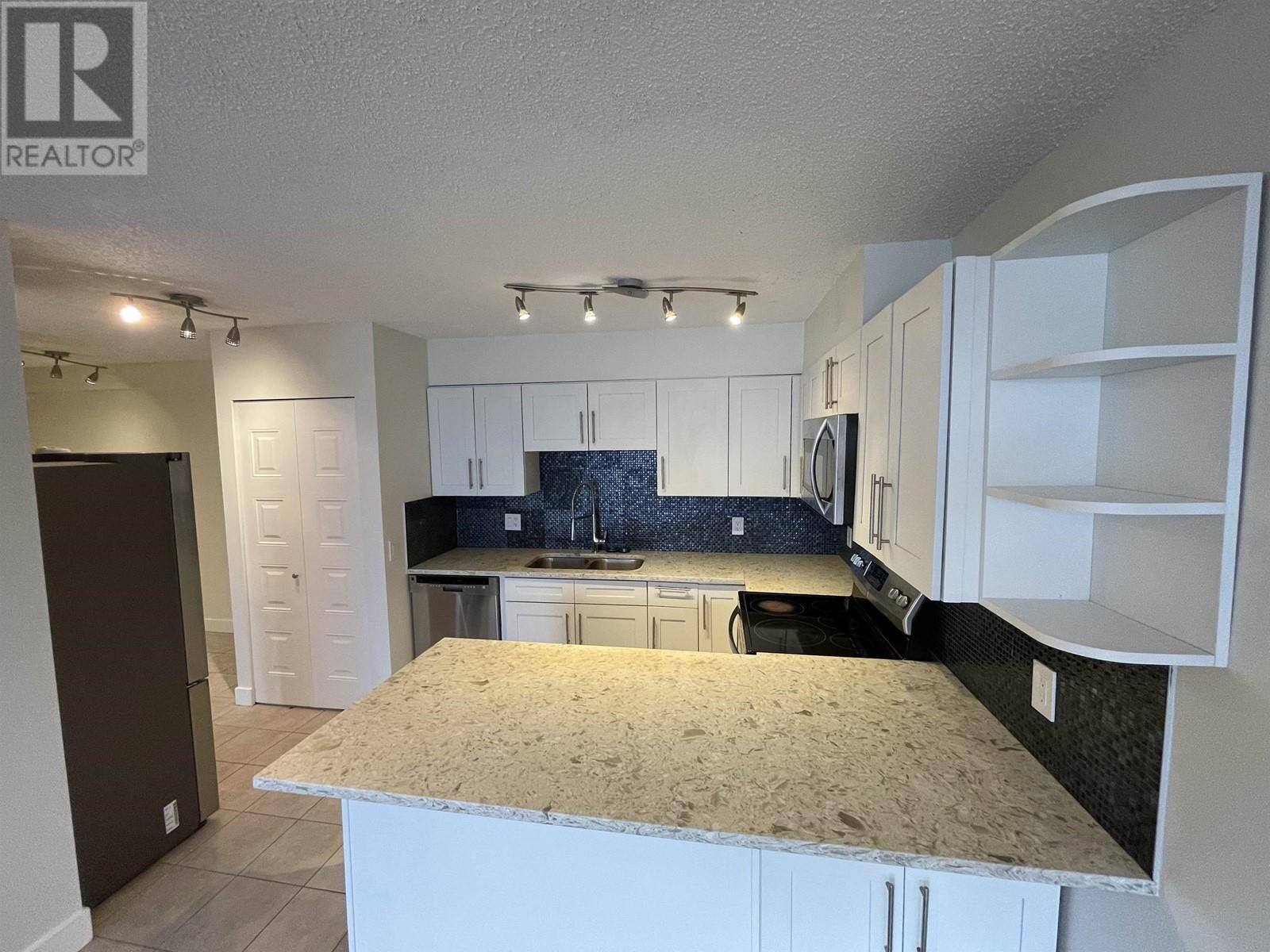 Listing Picture 13 of 36 : 1301 3970 CARRIGAN COURT, Burnaby / 本拿比 - 魯藝地產 Yvonne Lu Group - MLS Medallion Club Member
