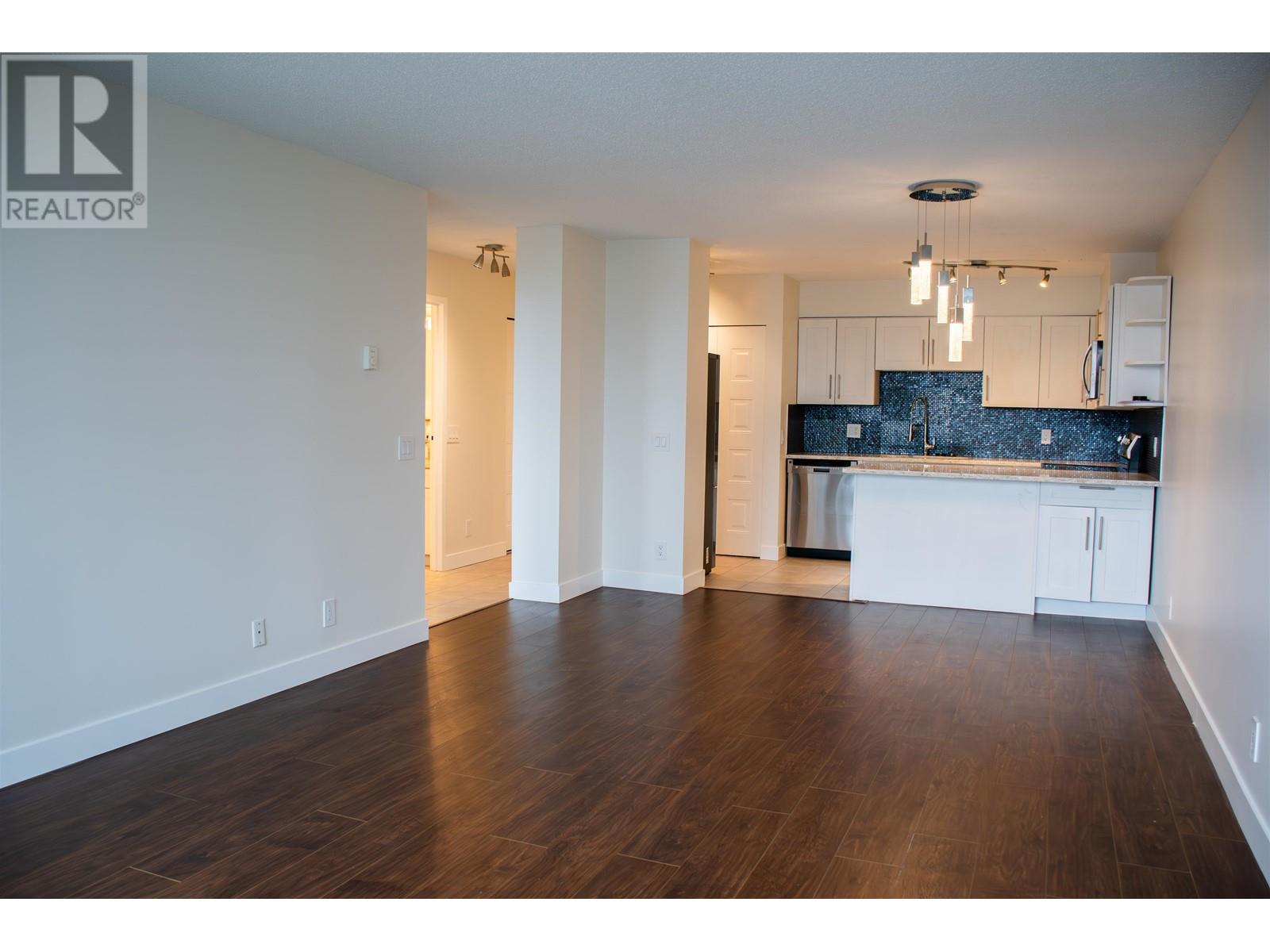 Listing Picture 15 of 36 : 1301 3970 CARRIGAN COURT, Burnaby / 本拿比 - 魯藝地產 Yvonne Lu Group - MLS Medallion Club Member