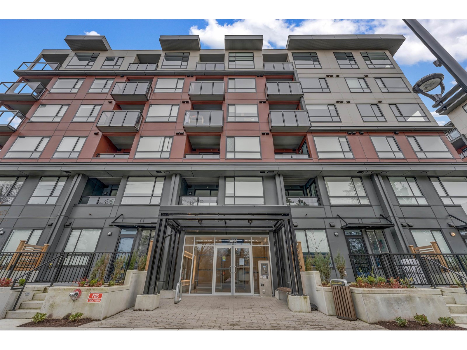 E611 13858 108 Avenue, Surrey, British Columbia  V3T 0T9 - Photo 2 - R2964868