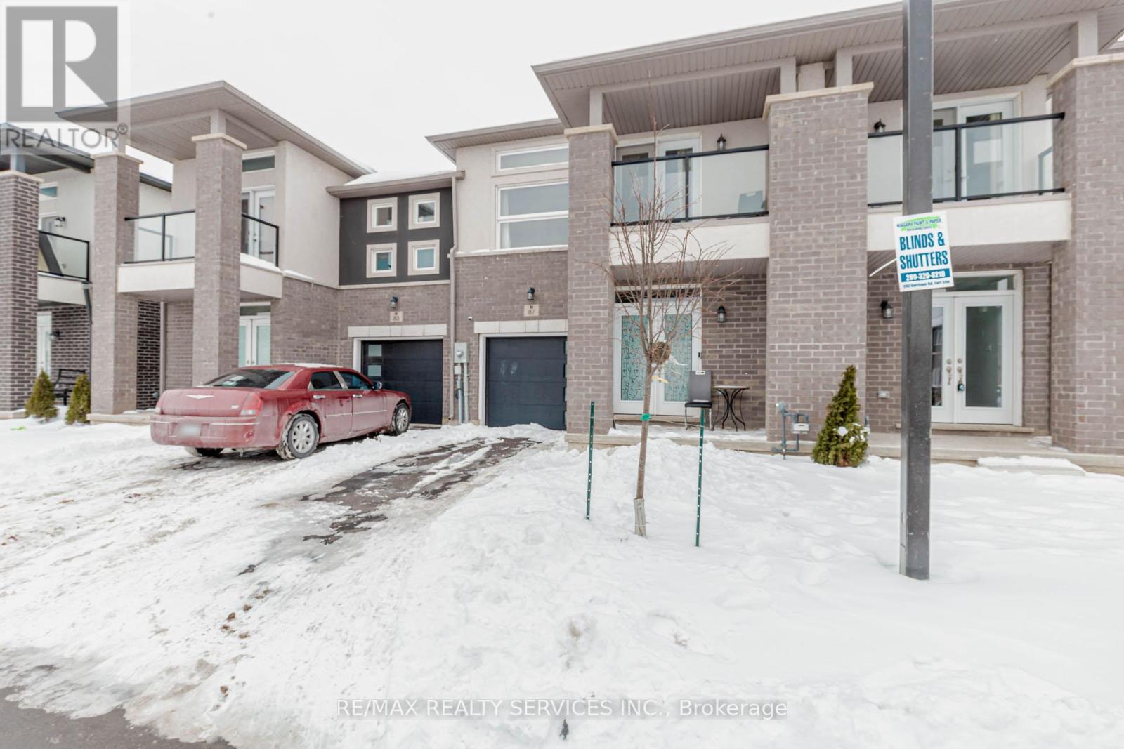 Property at 87 RENFREW TRAIL image 2