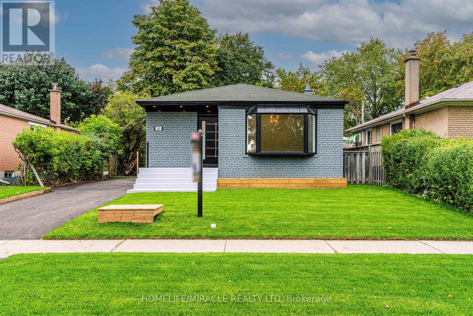 Property at 203 TOYNBEE TRAIL image 1