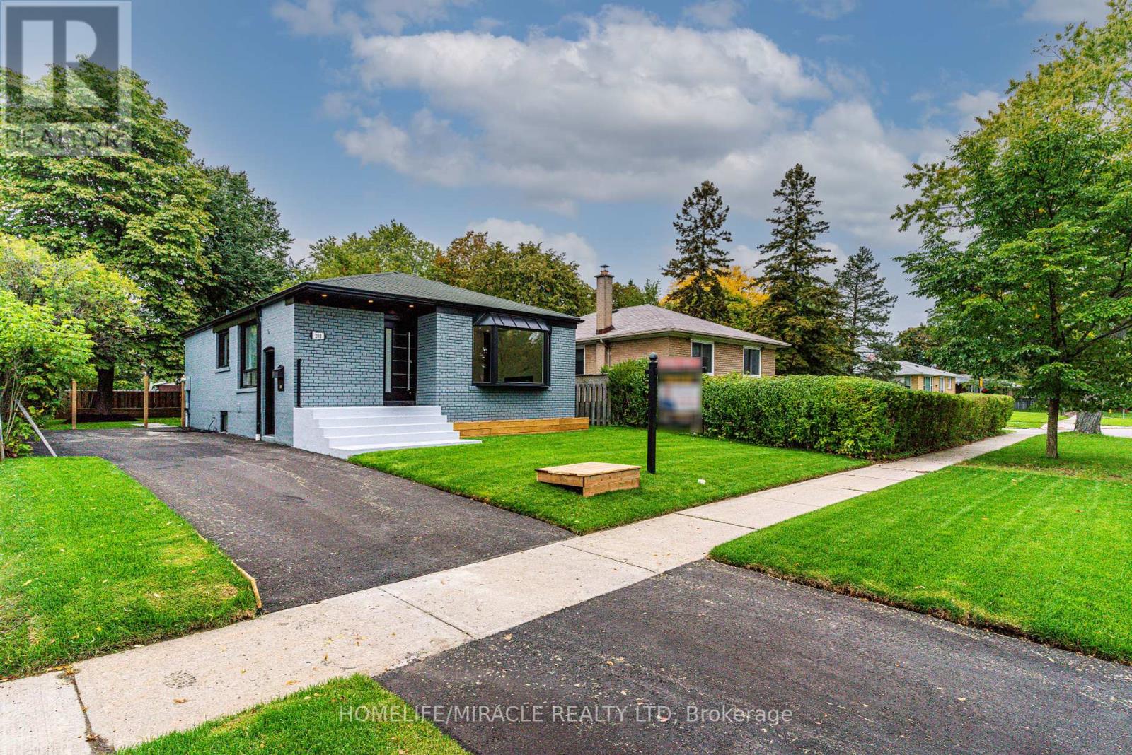 Property at 203 TOYNBEE TRAIL image 2