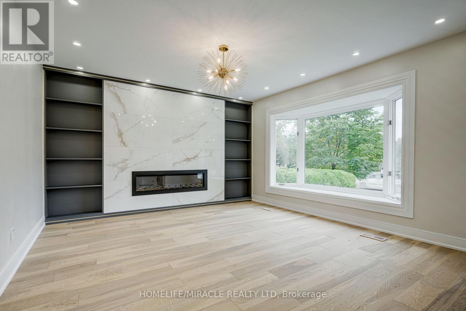 Property at 203 TOYNBEE TRAIL image 5