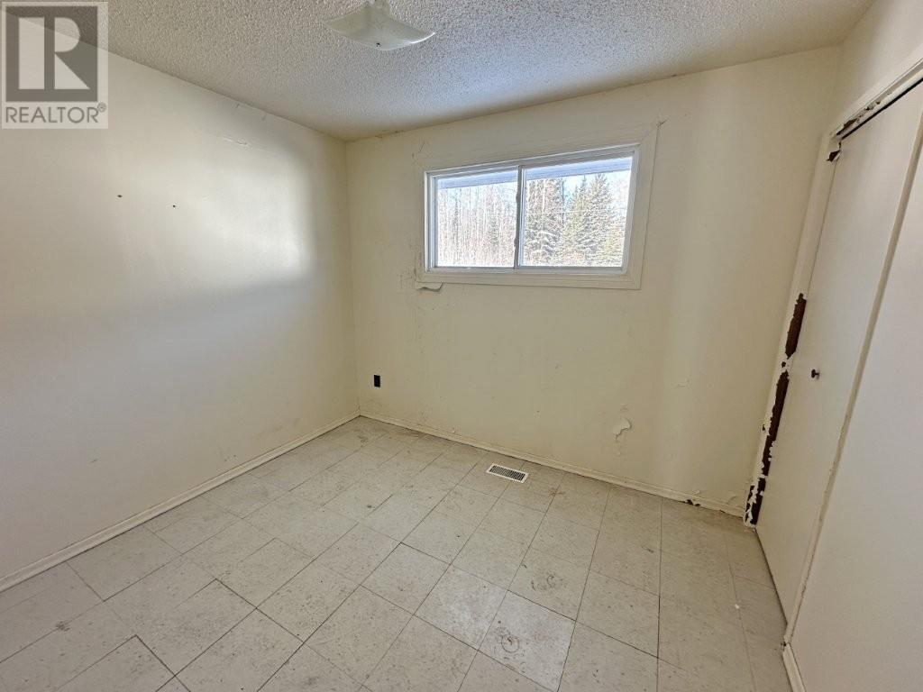 124 Highland Crescent, Nakina, Ontario  P0T 2H0 - Photo 16 - TB250323