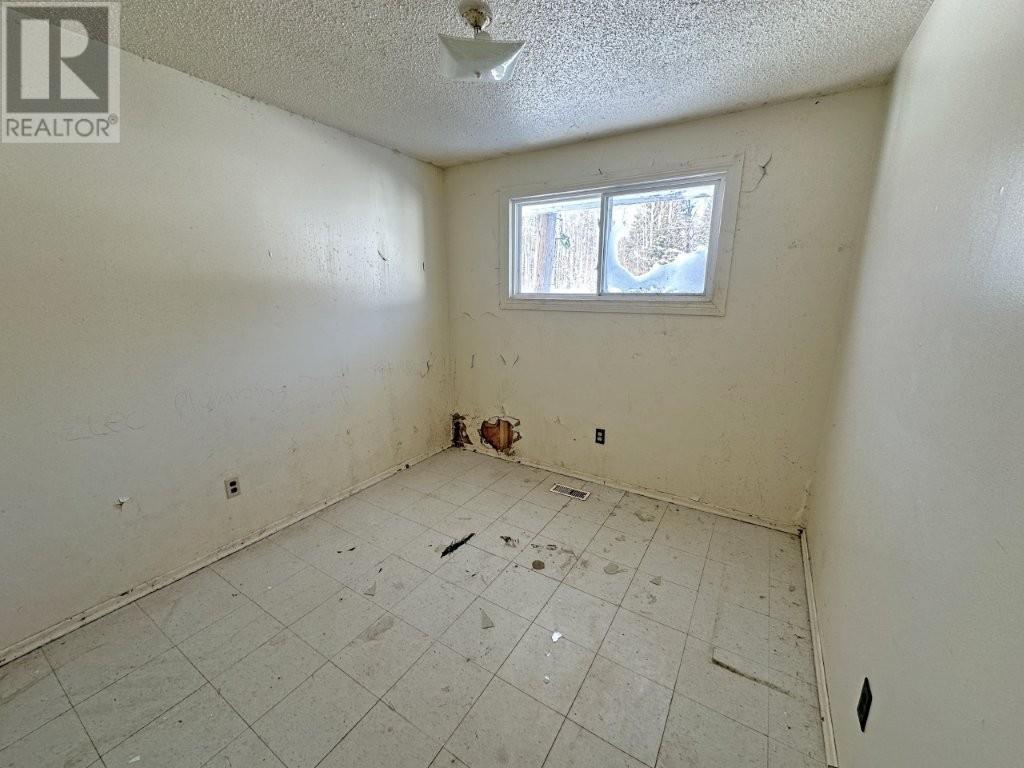 124 Highland Crescent, Nakina, Ontario  P0T 2H0 - Photo 17 - TB250323