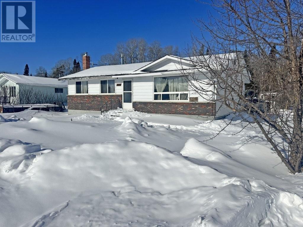 124 Highland Crescent, Nakina, Ontario  P0T 2H0 - Photo 3 - TB250323