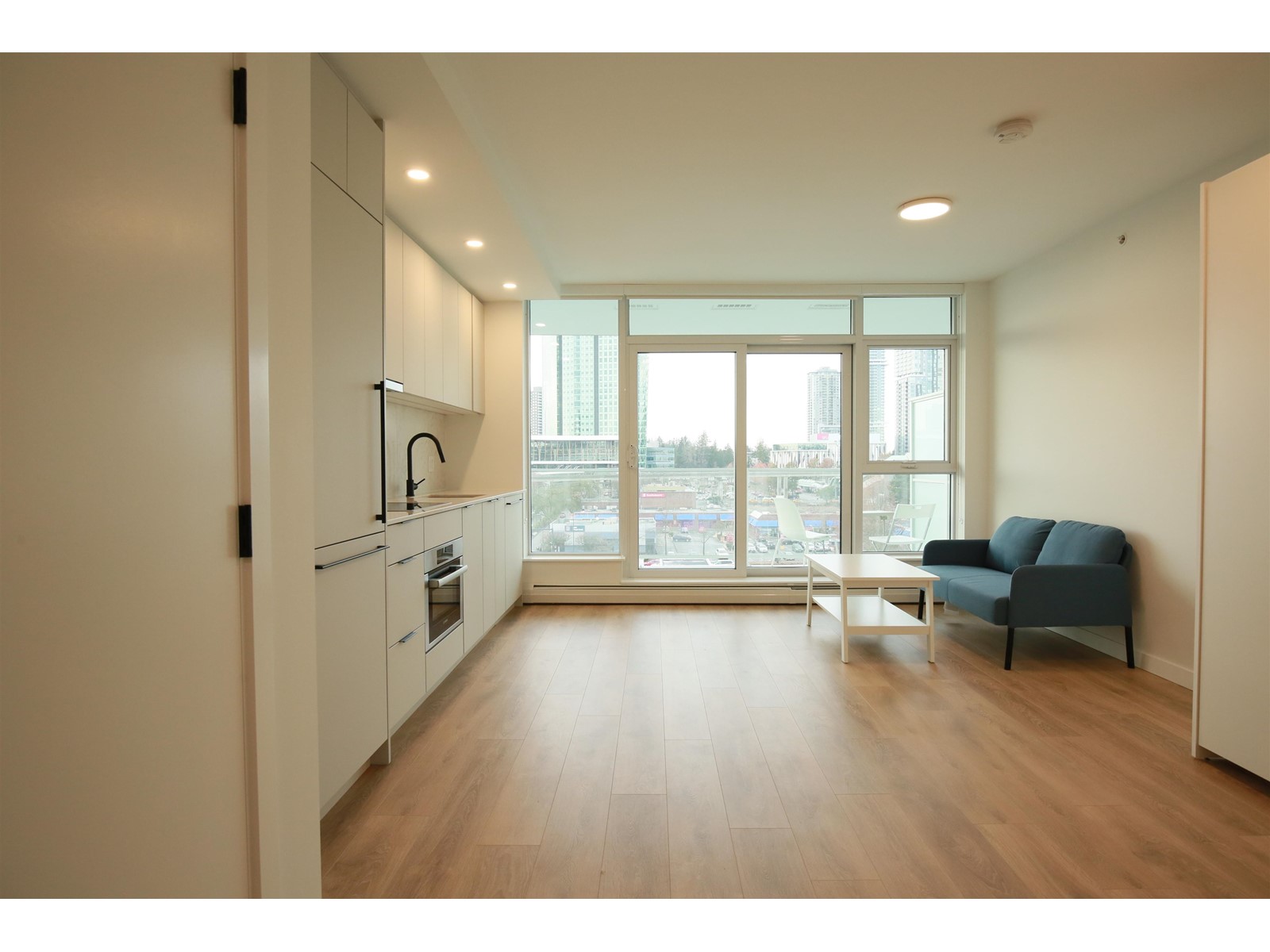609 13685 102 Avenue, Surrey, British Columbia  V3T 0S2 - Photo 1 - R2968992