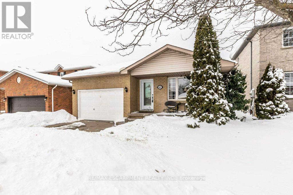 62 Spadara Drive, Hamilton, Ontario  L9B 2K3 - Photo 3 - X11981159