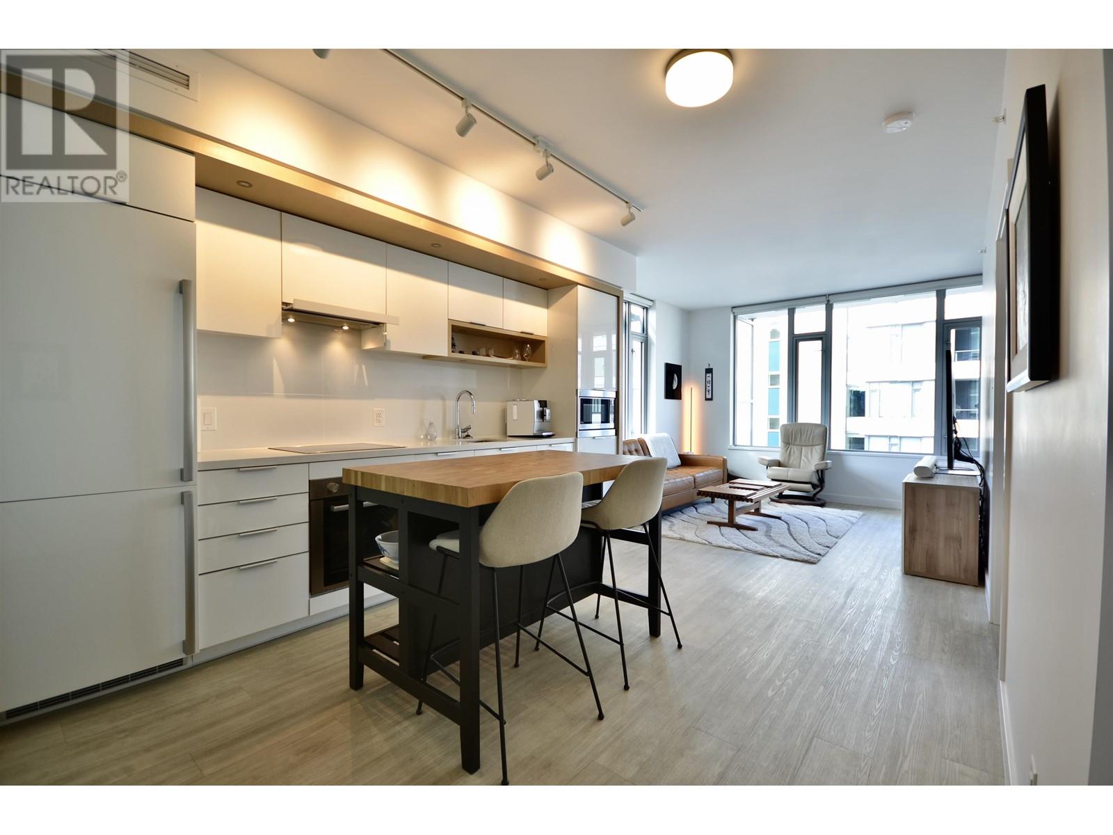 Listing Picture 3 of 33 : 908 1661 QUEBEC STREET, Vancouver / 溫哥華 - 魯藝地產 Yvonne Lu Group - MLS Medallion Club Member