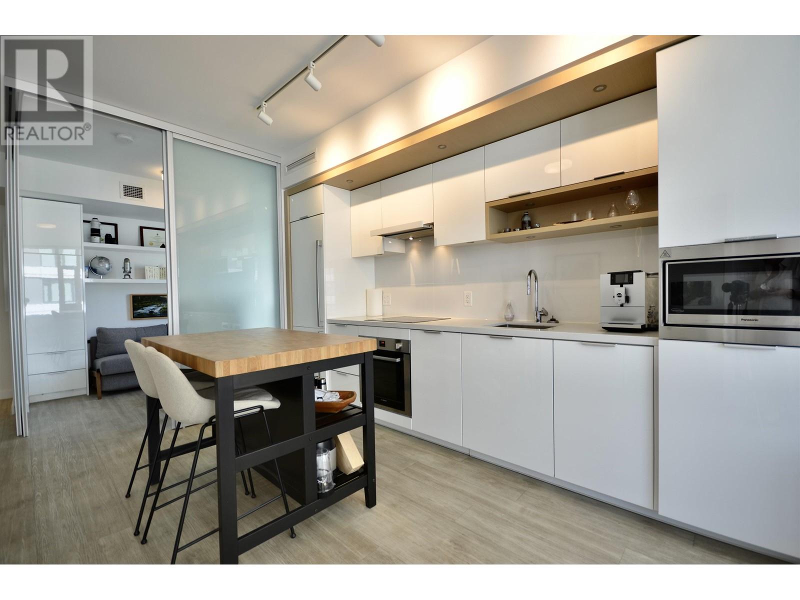 Listing Picture 6 of 33 : 908 1661 QUEBEC STREET, Vancouver / 溫哥華 - 魯藝地產 Yvonne Lu Group - MLS Medallion Club Member