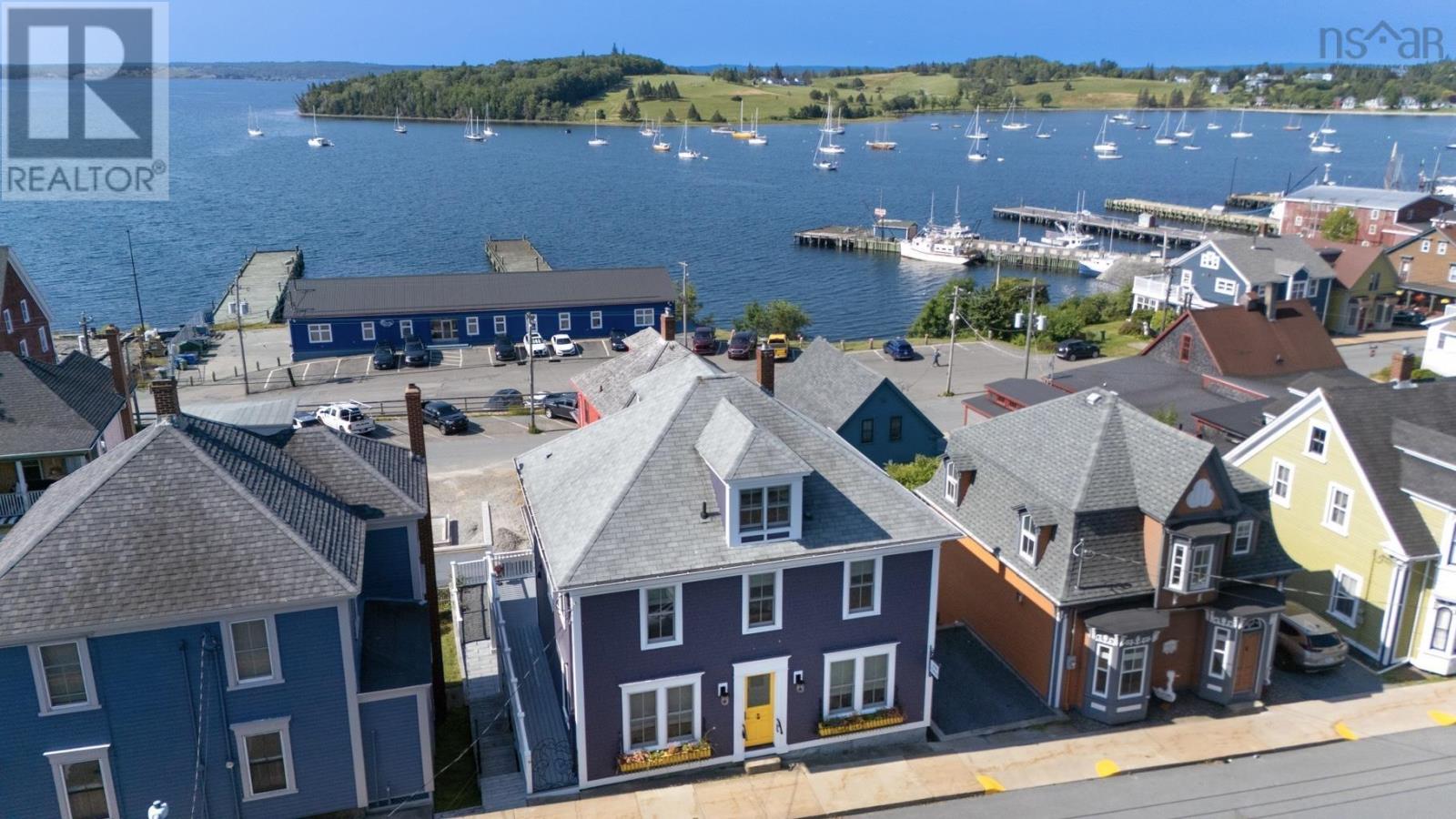 208 Pelham Street, lunenburg, Nova Scotia