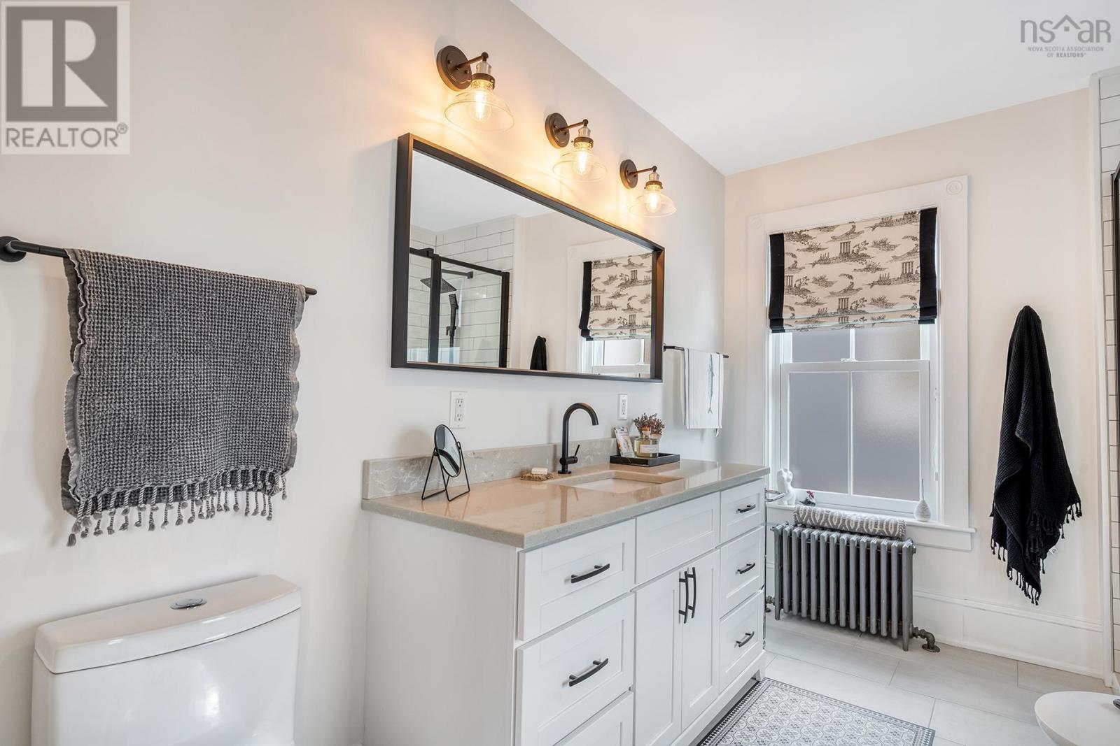 208 Pelham Street, Lunenburg, Nova Scotia  B0J 2C0 - Photo 33 - 202503264